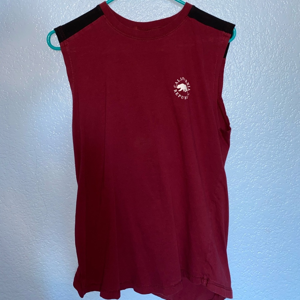 Sleeveless summer shirt